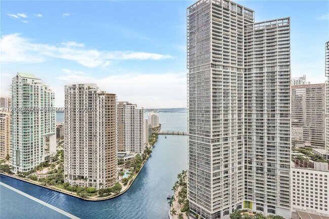 Building Photo - 300 Biscayne Blvd