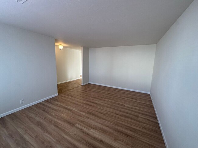 Building Photo - Spacious Hercules Home Near Parks & Schools with Large Backyard