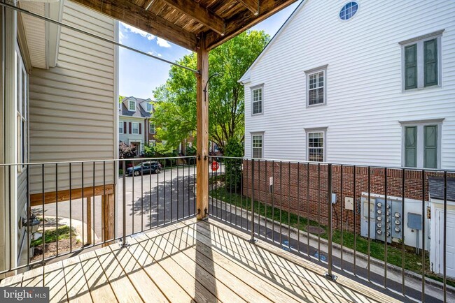 Building Photo - 702 Norfolk Ln