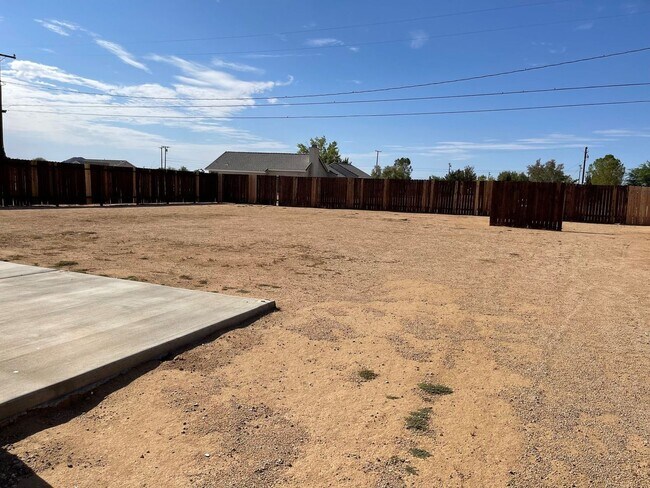 Building Photo - Spacious 3-Bedroom Home With RV Parking       MOVE IN SPECIAL!
