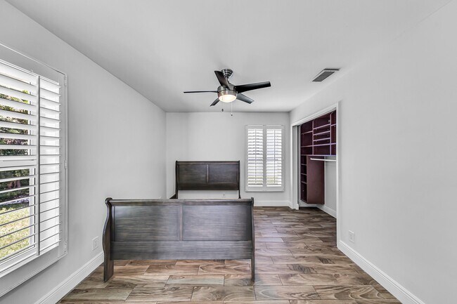 Building Photo - 6183 Vista Linda Ln