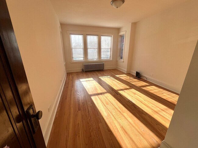 Building Photo - West Ridge Renovated Two Bedroom One Bath