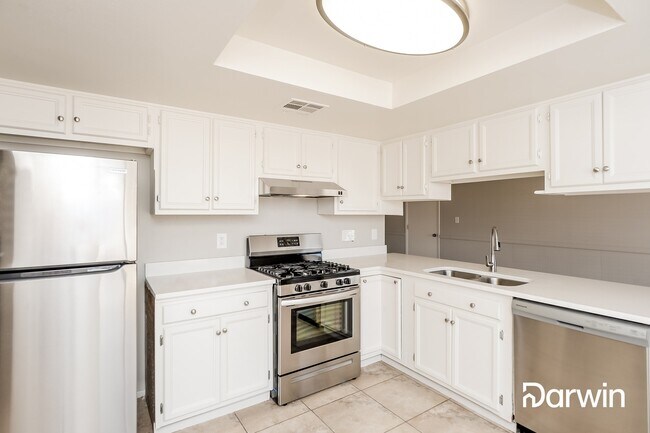 Building Photo - 1815 W Charleston Ave