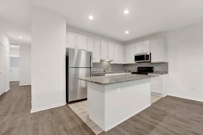 Building Photo - 948 W 15th Pl