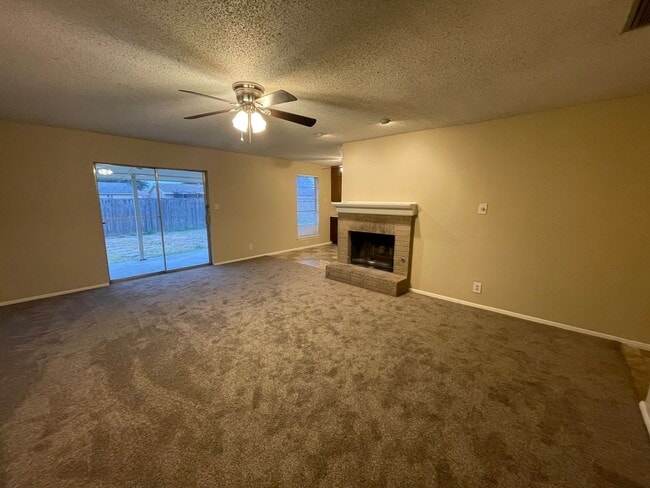 Building Photo - Family Home in Lawndale