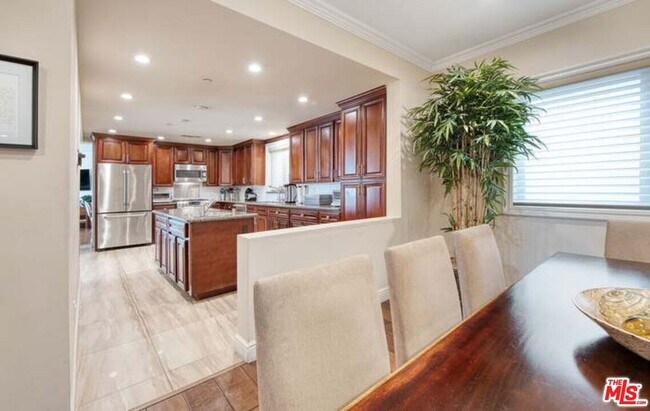 Building Photo - 918 S Wooster St