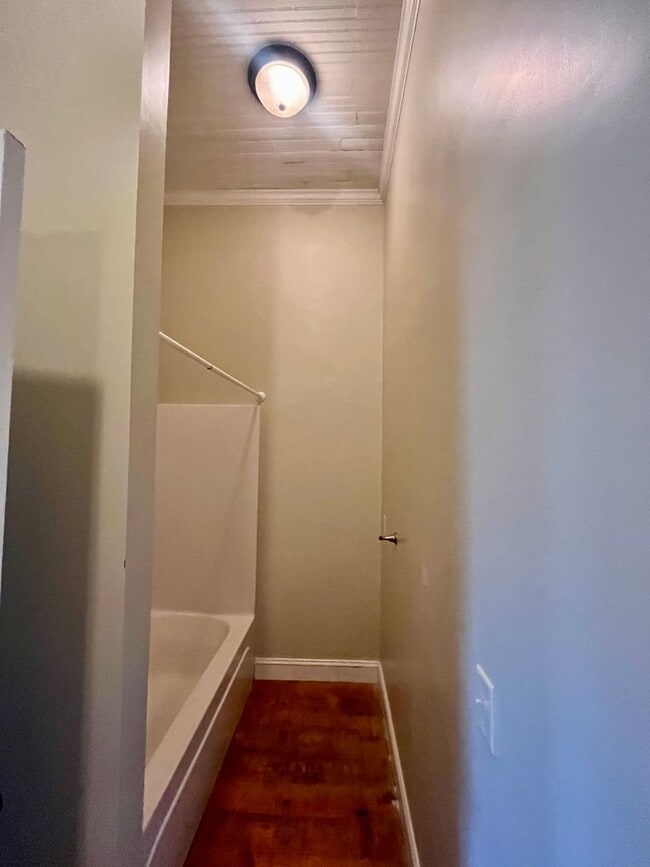 Building Photo - 25 W Oak St