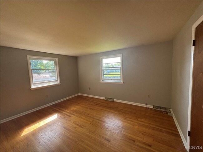 Building Photo - 7870 Oneida Trail
