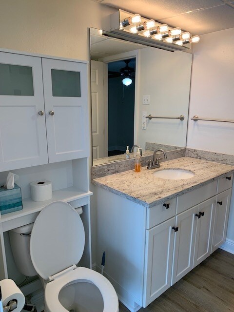 bath - 140 Lakeside Villa