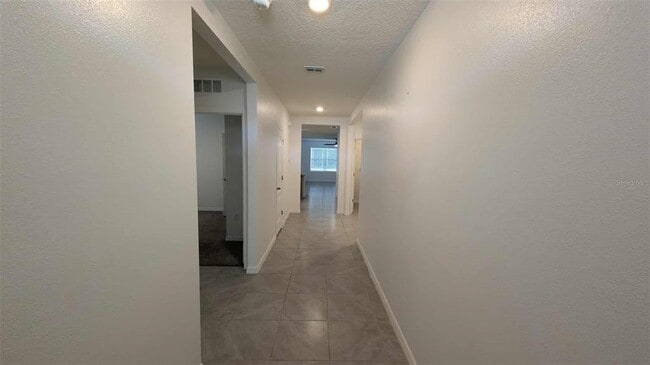 Building Photo - 33436 Country House Dr