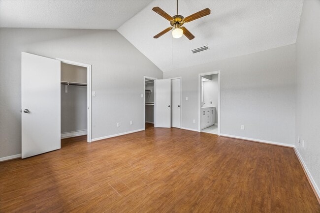 Building Photo - 995 Memorial Village Dr