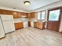 Building Photo - 3 Bedroom Apartment Superior South End Location Burlington Available 7/1! OFF STREET PARKING + LA...