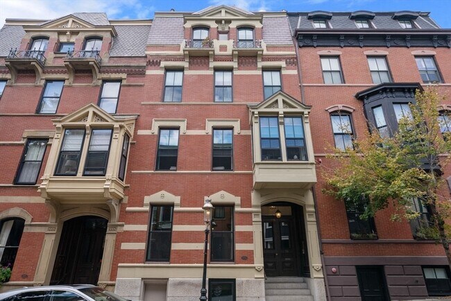 Building Photo - 54 Monument Ave