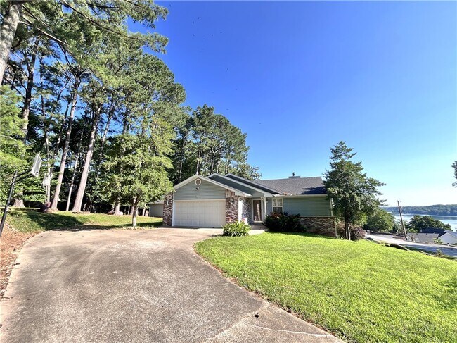 Building Photo - 40 Portsmouth Dr