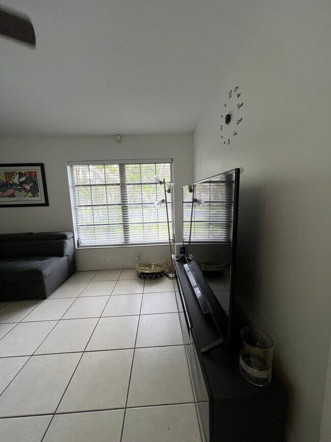 Living room - 11758 SW 108th Ln