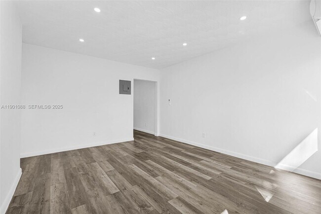 Building Photo - 2212 Roosevelt St