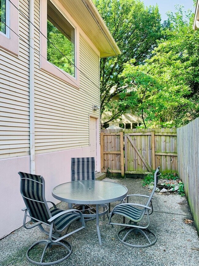 Building Photo - 1243 Cherokee Road- Carriage House (Highla...