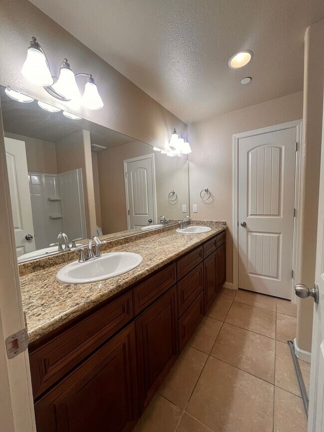 Building Photo - 2307 Tahoe Ave