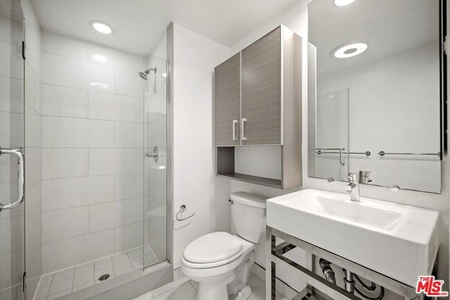 Building Photo - 11818 Dorothy St