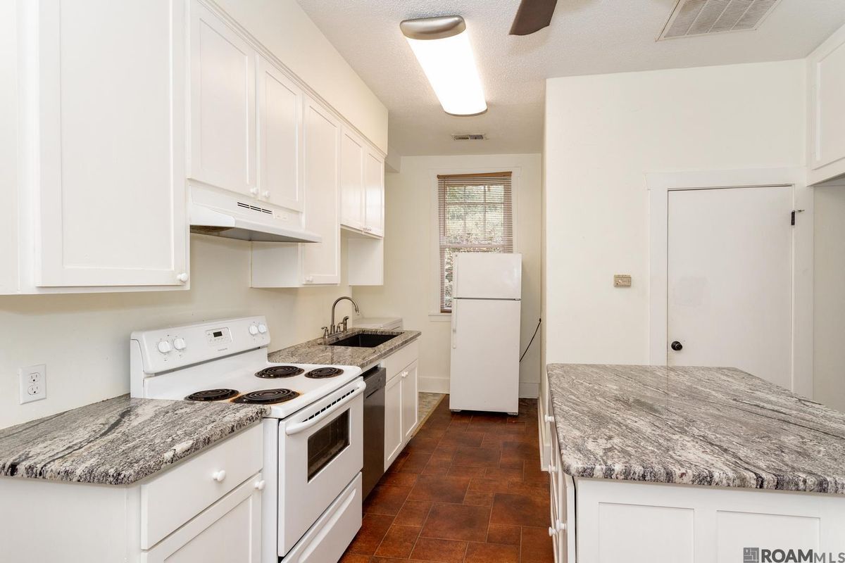 Building Photo - 759 Spanish Town Rd