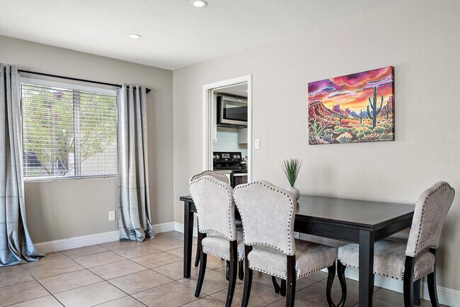 Building Photo - 4329 E Cherokee St