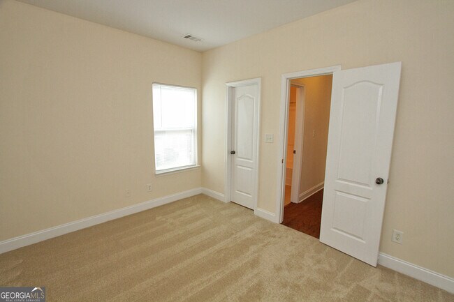 Building Photo - 728 Castle Top Ct SE