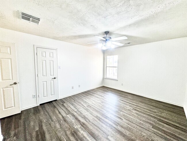 Building Photo - 14 Harbinger Ct