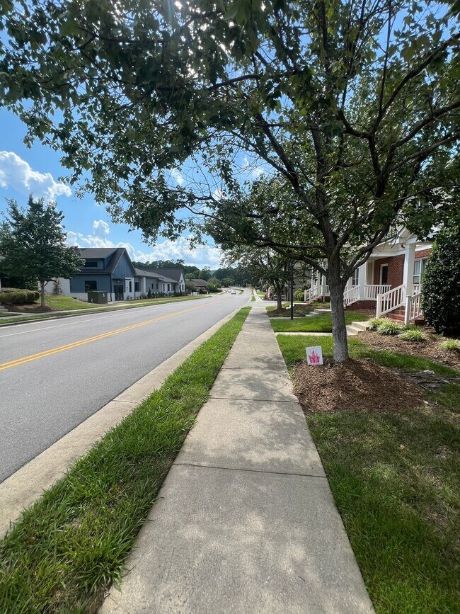 Building Photo - 50307 Governors Dr