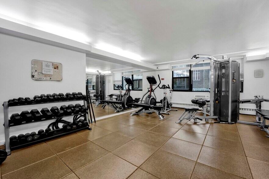 Building Photo - 1445 N State Pkwy