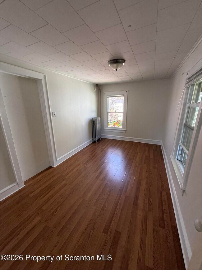 Building Photo - 1042 Taylor Ave