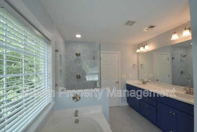 Building Photo - 8566 Royal Palm Ln