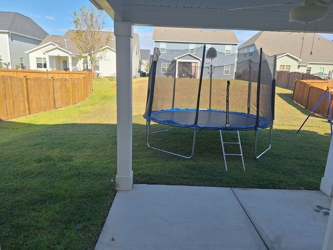 Building Photo - Beautiful Five Bedroom Home Located in Northeast Columbia!