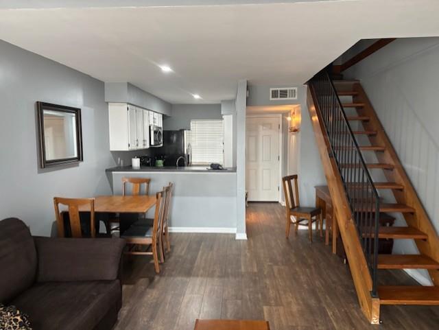 Building Photo - 2215 Post Rd