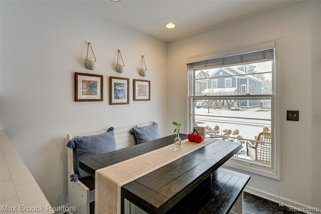 Building Photo - 1460 Cole St