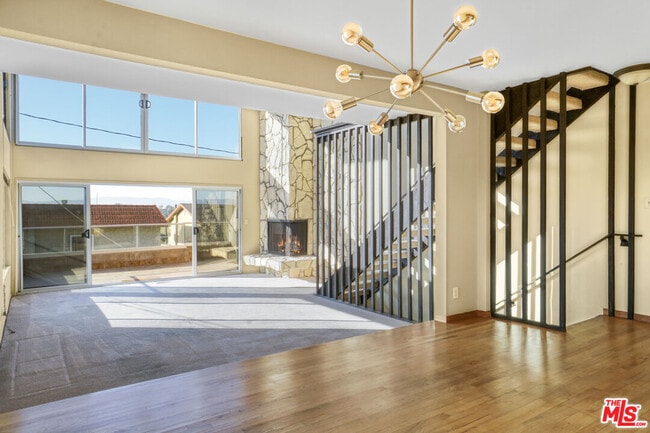 Building Photo - 364 Pershing Dr