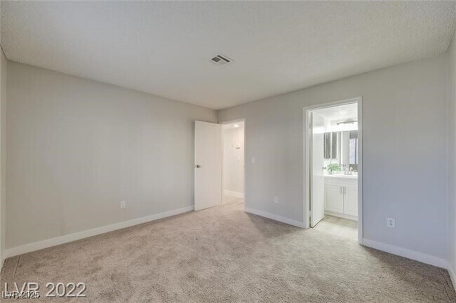 Building Photo - 853 Rock Springs Dr