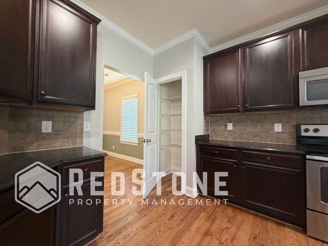 Building Photo - 1823 Buxton Way