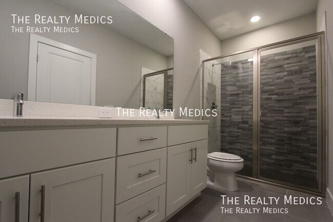 Building Photo - 211 Bedford Dr