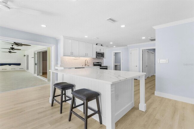 Building Photo - 716 Sarabay Rd