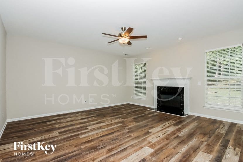 Building Photo - 105 Meandering Way Ln