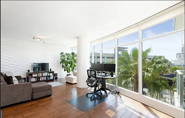 Living/Dining Area - 411 W Seaside Way