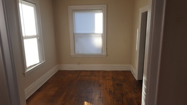 Primary Photo - 237-241 e 12th ave