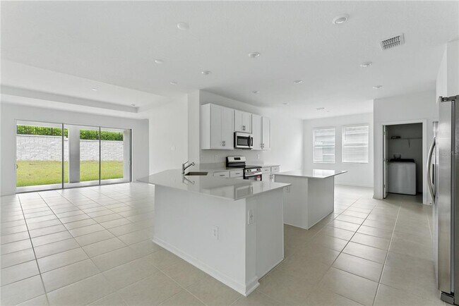 Building Photo - 2035 Rider Rain Ln