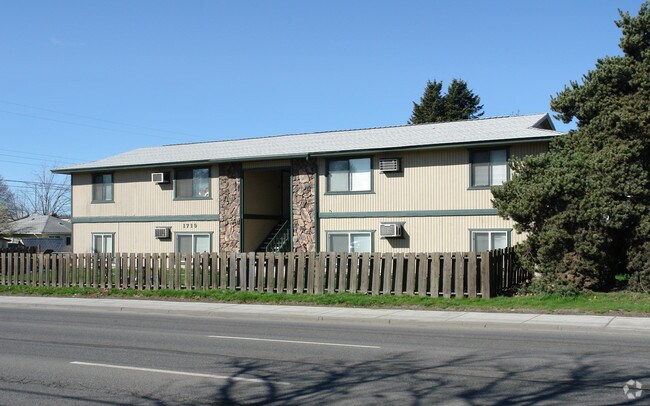Primary Photo - 1719 N Maple St