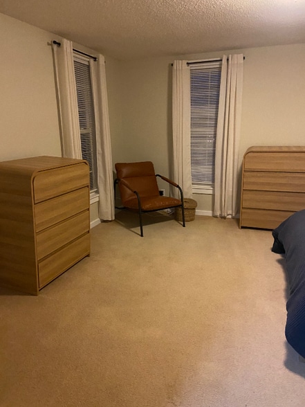 Building Photo - 319 Portz Ave