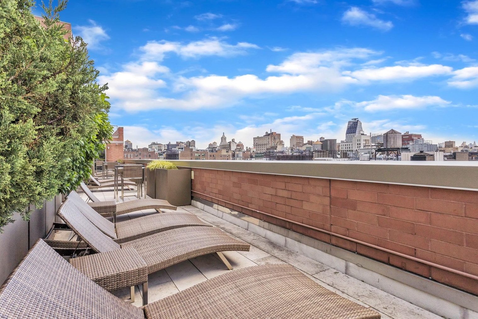 Building Photo - 120 W 21st St