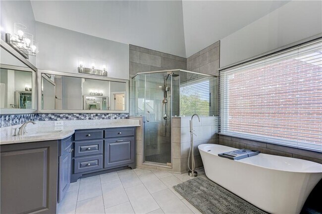 Building Photo - 2745 Lenox Rd NE