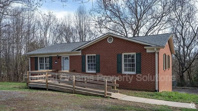 Building Photo - 883 Milling Rd