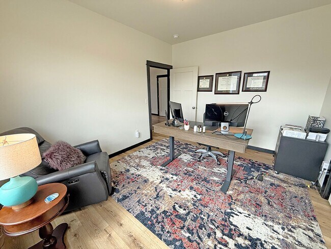 Building Photo - Modern Three Bedroom Townhome with Air Conditioning