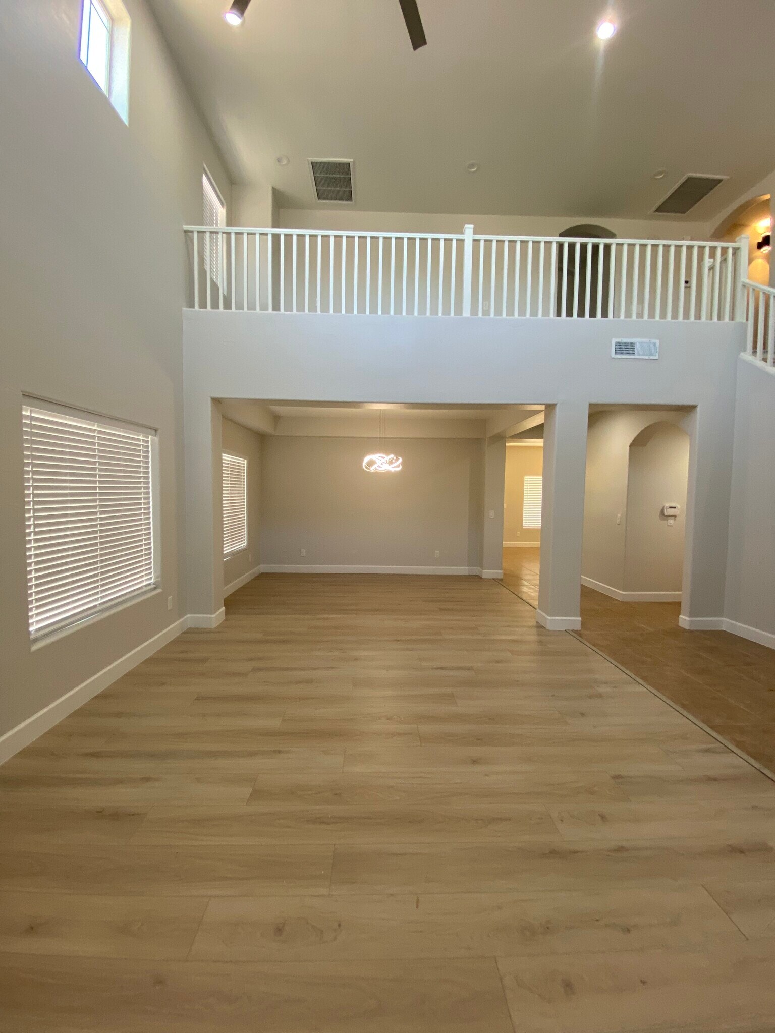 Building Photo - 4909 E Colonial Dr